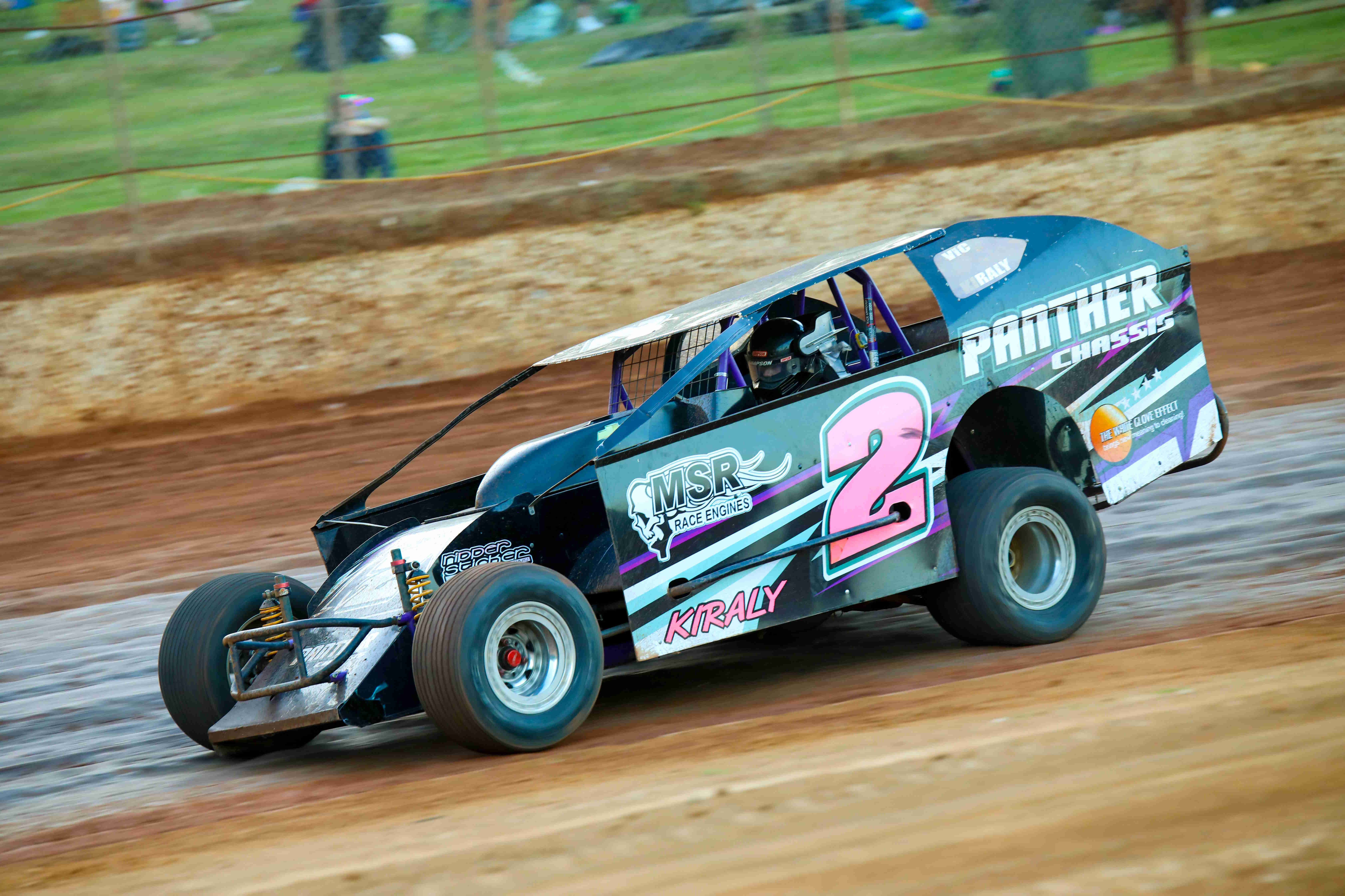 V8 Dirt Modified on a dirt track